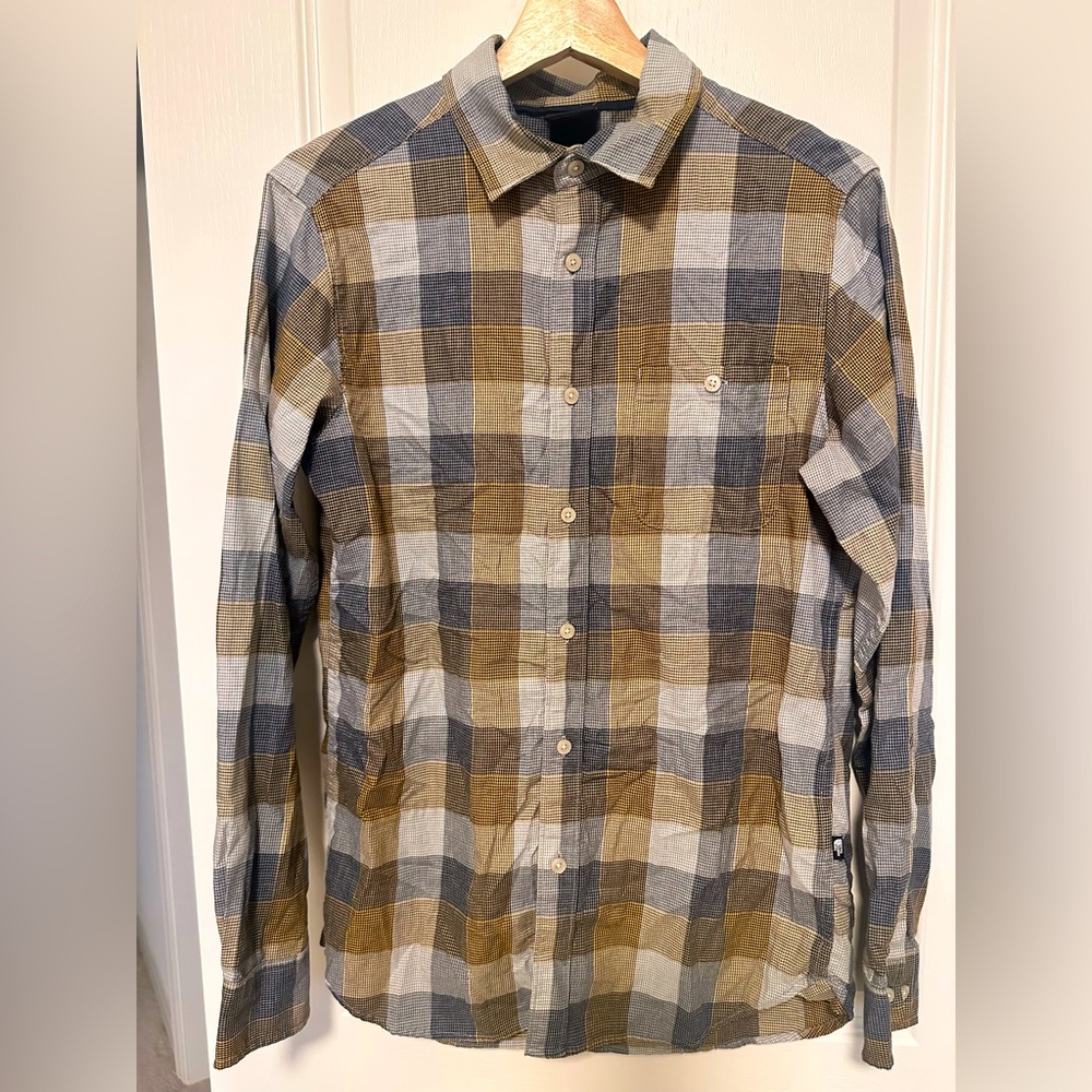 The north face button down men size small